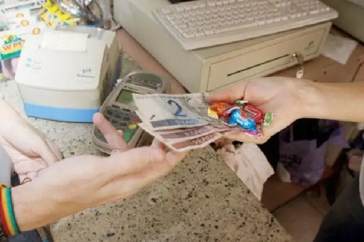 Aprovado projeto que define como prática abusiva não fornecer troco ao consumidor