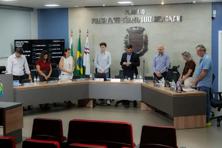 Câmara de Palotina homenageia memória de Vanildo Cardoso durante sessão.