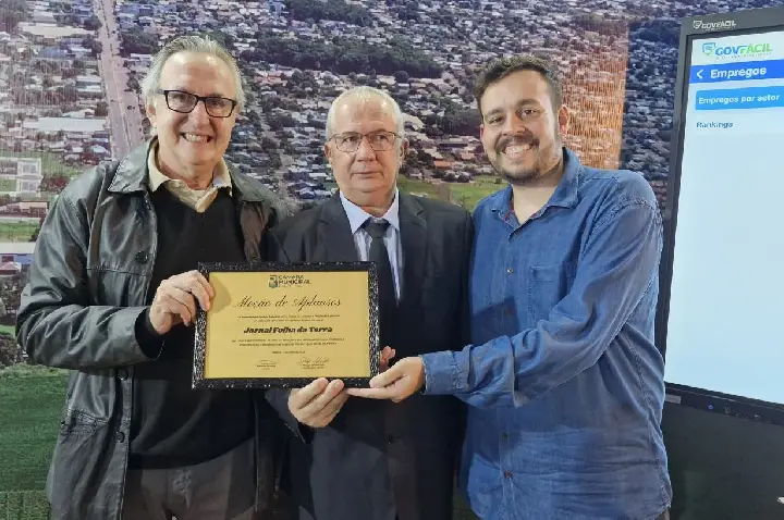 Câmara homenageia jornal Folha da Terra pelos 25 anos de história
