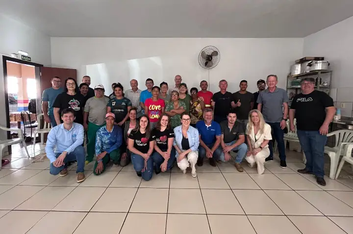 COLETA SELETIVA - Diretores da Acipa realizam visita técnica à Central de Triagem da APAVA