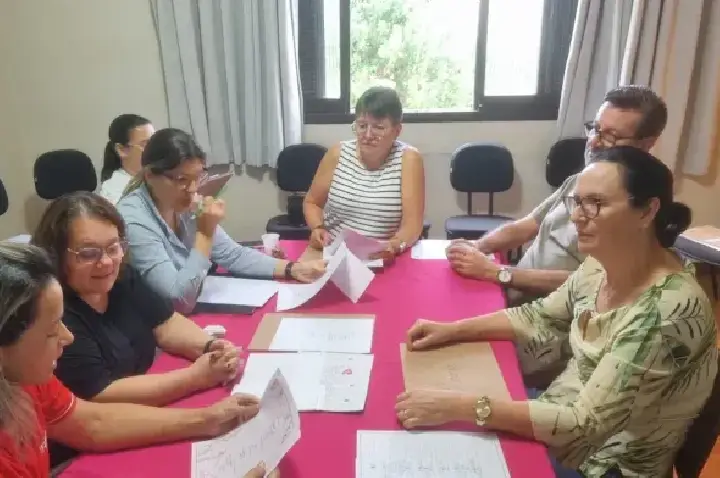 Concurso “A Melhor Mãe do Mundo” seleciona trabalhos de alunos em Palotina