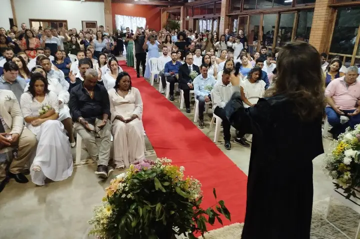 Em noite de muita emoção, 50 casais realizam o sonho do matrimônio em Palotina