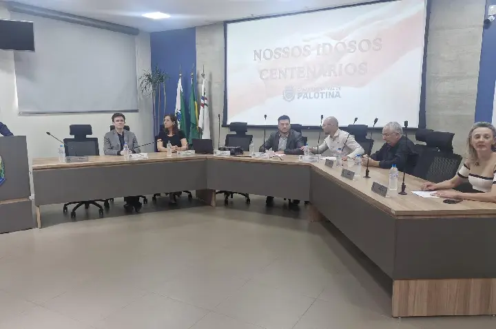 Fotos da Sessão Solene em homenagem aos idosos centenários de Palotina