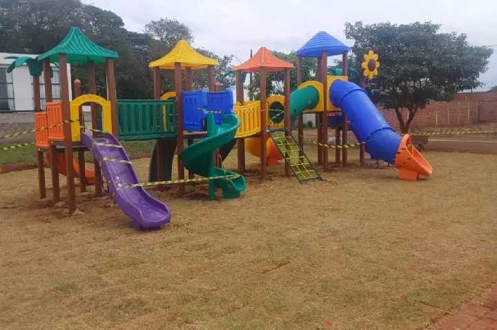 Mais um parquinho é instalado no Loteamento Jardim Colombo, em Palotina