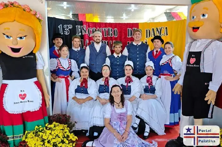 O grupo de Palotina, Tanz Und Liebe participa do 13º Encontro de Dança Folclórica Alemã em Alto Santa Fé distrito de Nova Santa Rosa