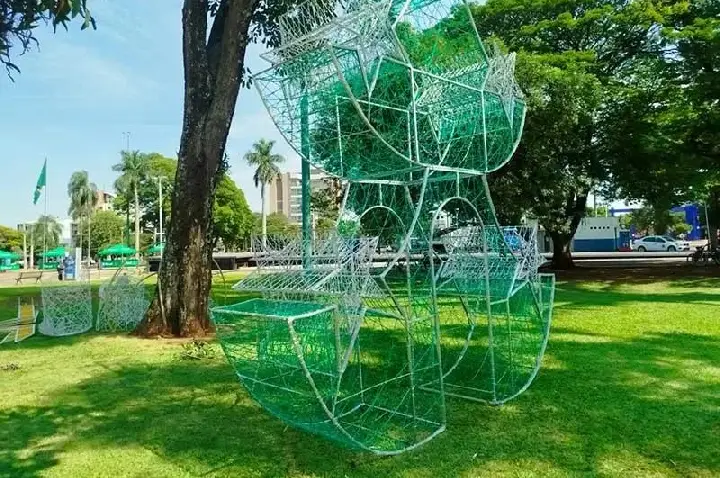 Palotina inicia instalação dos enfeites natalinos