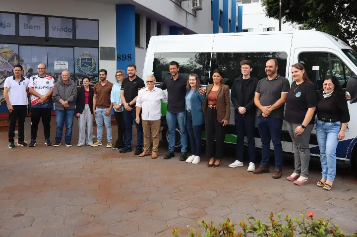 Palotina recebe nova ambulância e van para reforçar transporte de pacientes na saúde