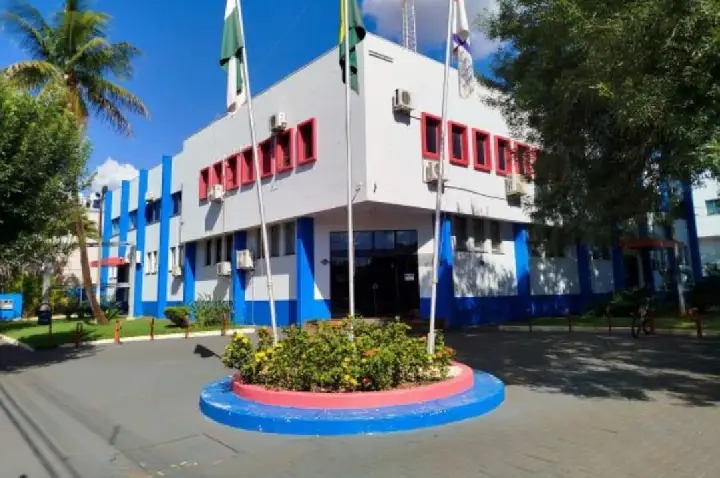 Prefeitura busca alternativa para pagamento de servidores terceirizados após bloqueios judiciais em empresa contratada