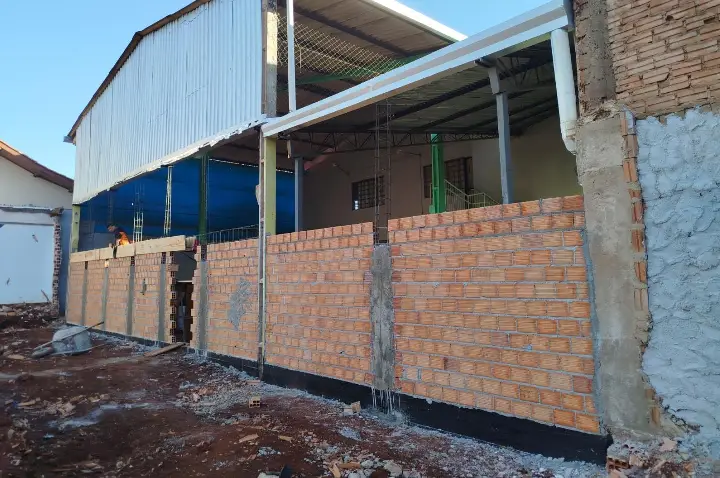 Prefeitura e APMF iniciam construção de novo muro no CMEI Alecrim Dourado