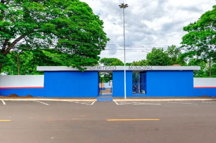 Prefeitura realiza melhorias no Cemitério Municipal em preparação para o Dia de Finados