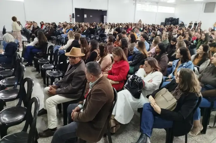 Profissionais da Educação participam de formação antes do retorno das aulas em Palotina
