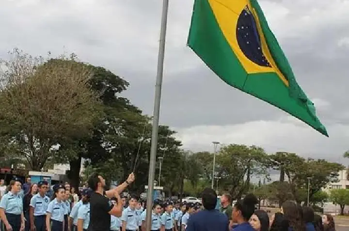 Semana da Pátria tem início com cerimônia cívica na Praça Amadeo Piovesan