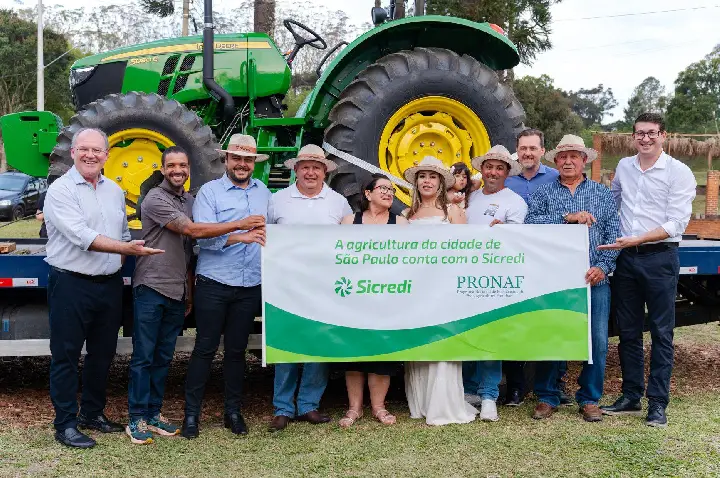 Sicredi entrega tratores a produtores de Parelheiros e impulsiona a agricultura paulistana