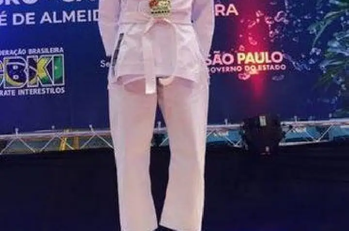 Tainara Pessoa do Rotary Club de Palotina Pioneiro é Campeã brasileira de karatê na categoria 18 a 35 anos