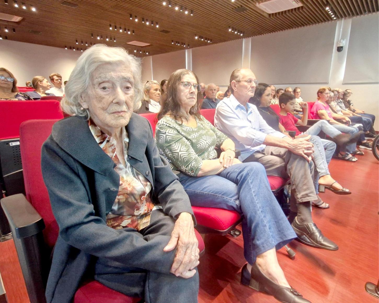 Câmara de Vereadores de Palotina homenageia mulheres centenárias