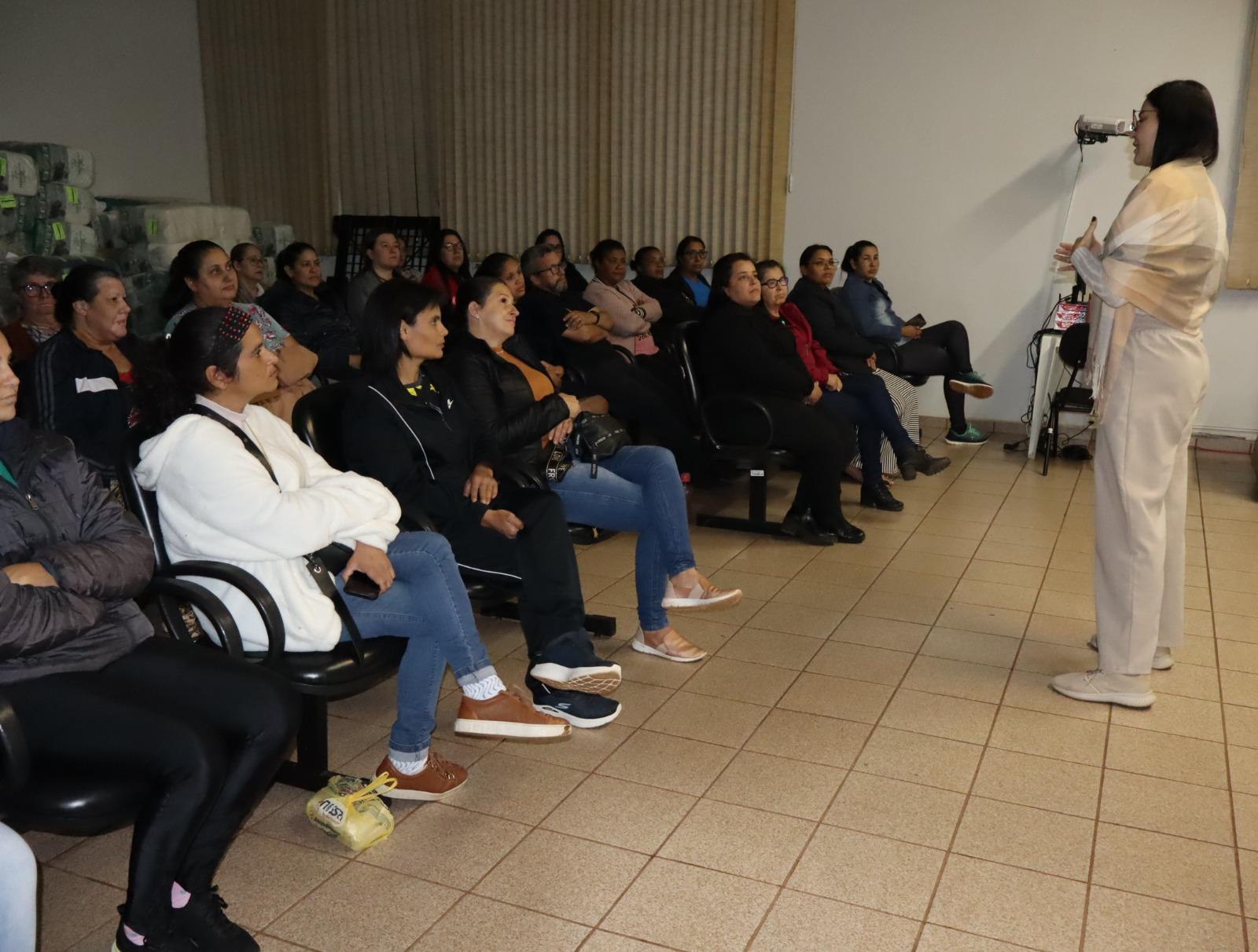 Curso orienta sobre cuidados com idosos e pessoas acamadas