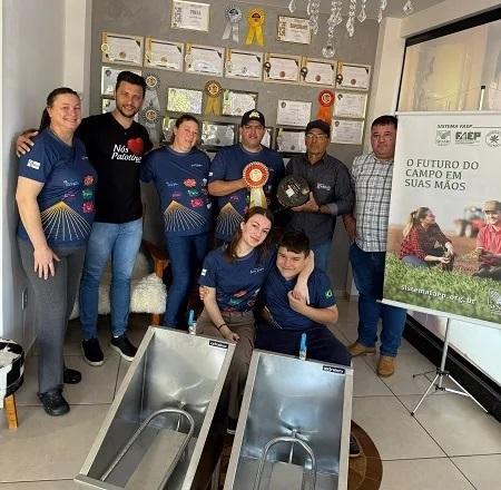 Família Granja Expedito recebe prêmios no Concurso dos Melhores Queijos Finos do Paraná
