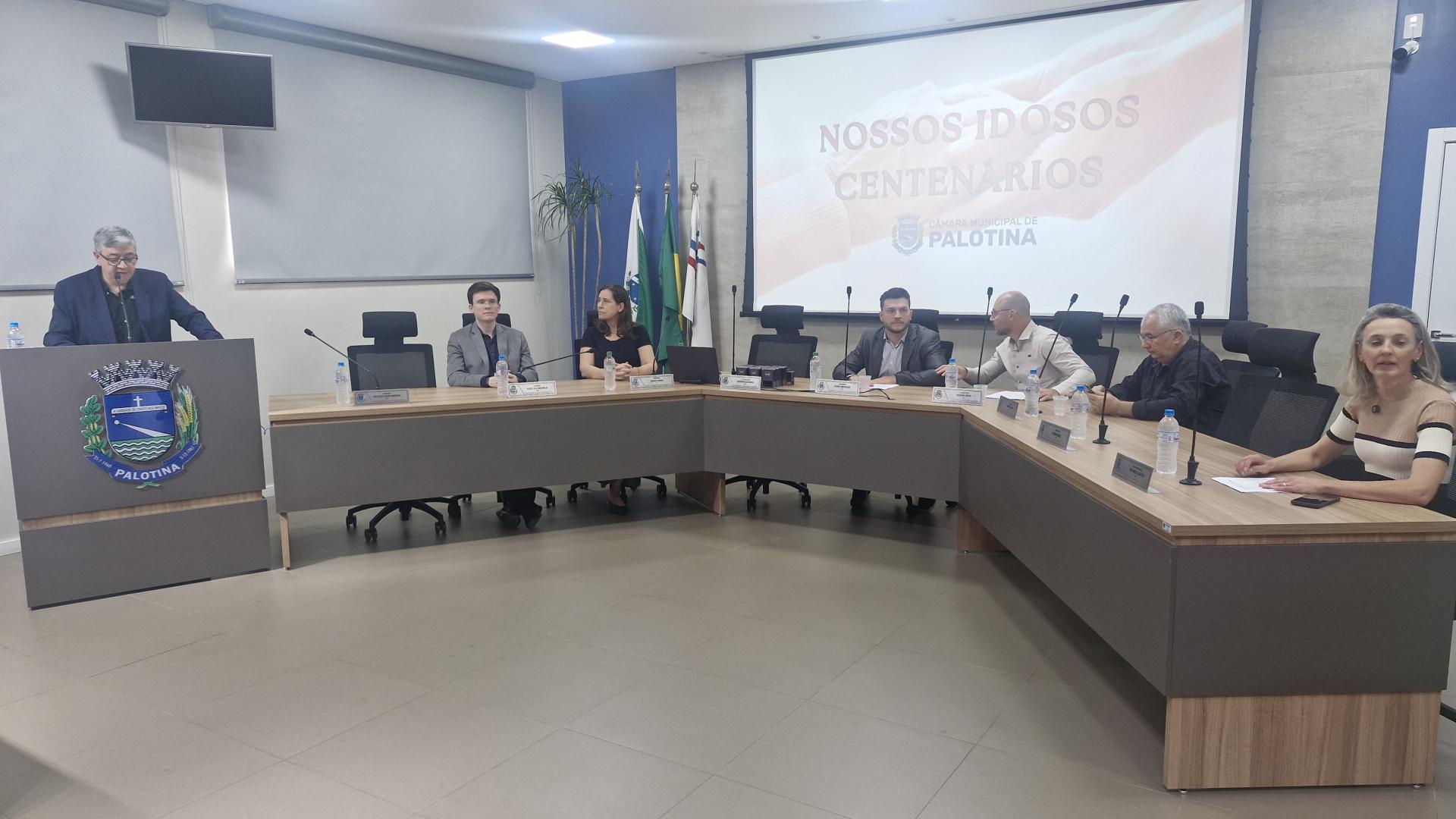 Fotos da Sessão Solene em homenagem aos idosos centenários de Palotina