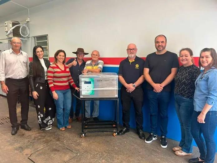 Associação de Amigos do Hospital realiza repasse de lavadora ultrassônica adquirida com recursos da Expo Palotina