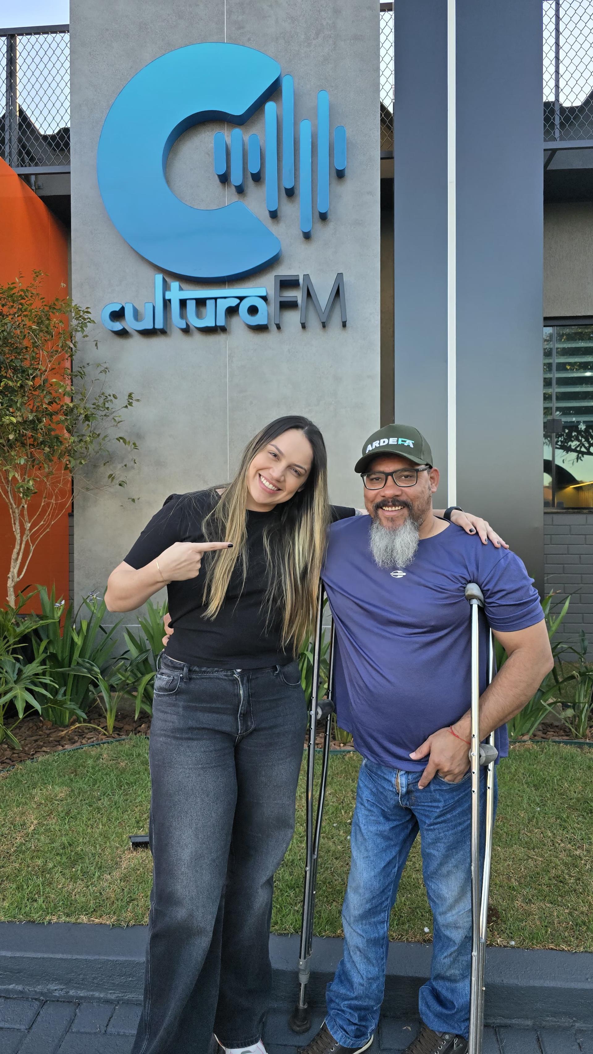 Entrevista com a cantora e compositora Amanda Aranntes