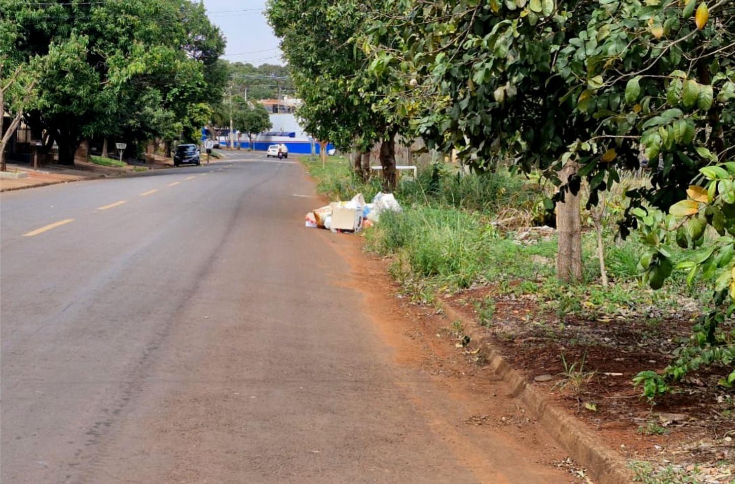 Moradores de Palotina reclamam da falta de calçadas e pedem melhorias