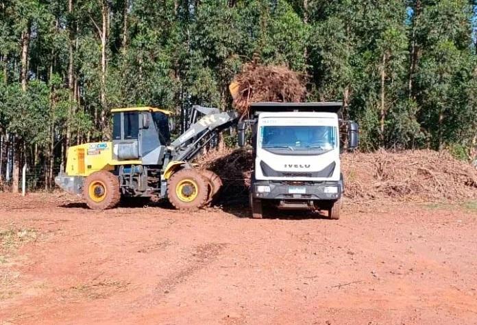 Prefeitura de Palotina realiza força-tarefa de limpeza no distrito de São Camilo e na Vila Rural