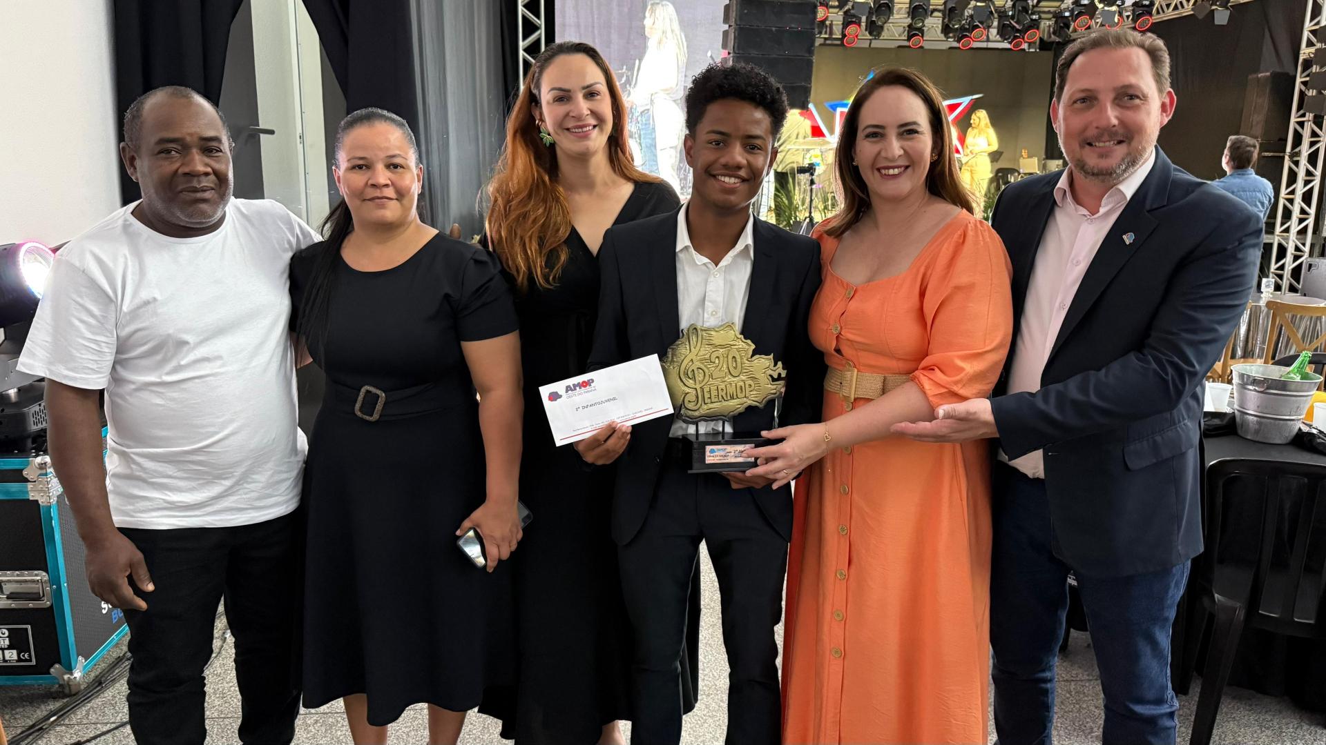 Davi Silva Encanta no 20º FERMOP e Conquista 2º Lugar Representando Maripá