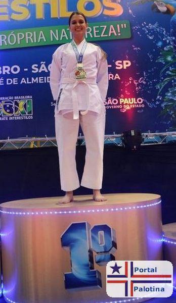 Tainara Pessoa do Rotary Club de Palotina Pioneiro é Campeã brasileira de karatê na categoria 18 a 35 anos