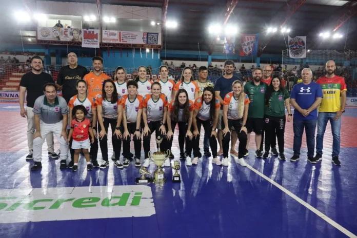 Equipe palotinense é homenageada após conquista do tricampeonato da Copa AMOP de Futsal Feminino