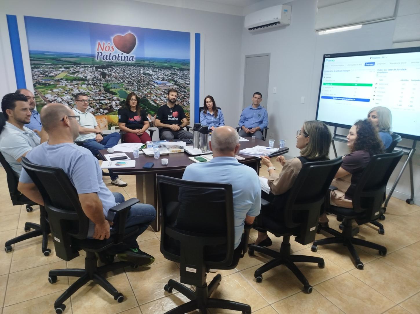 Administração municipal realiza reunião de alinhamento e planejamento das ações