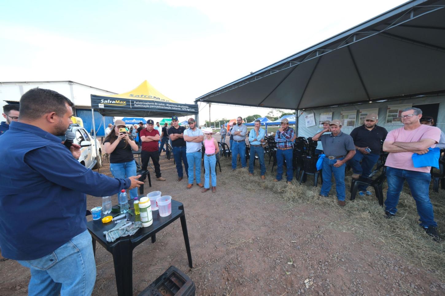 Dia de Campo reúne produtores de mandioca