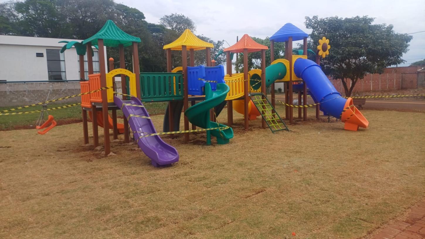 Mais um parquinho é instalado no Loteamento Jardim Colombo, em Palotina