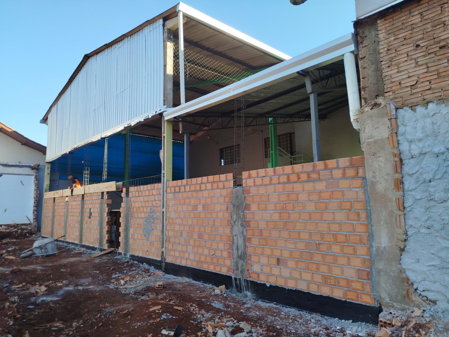 Prefeitura e APMF iniciam construção de novo muro no CMEI Alecrim Dourado