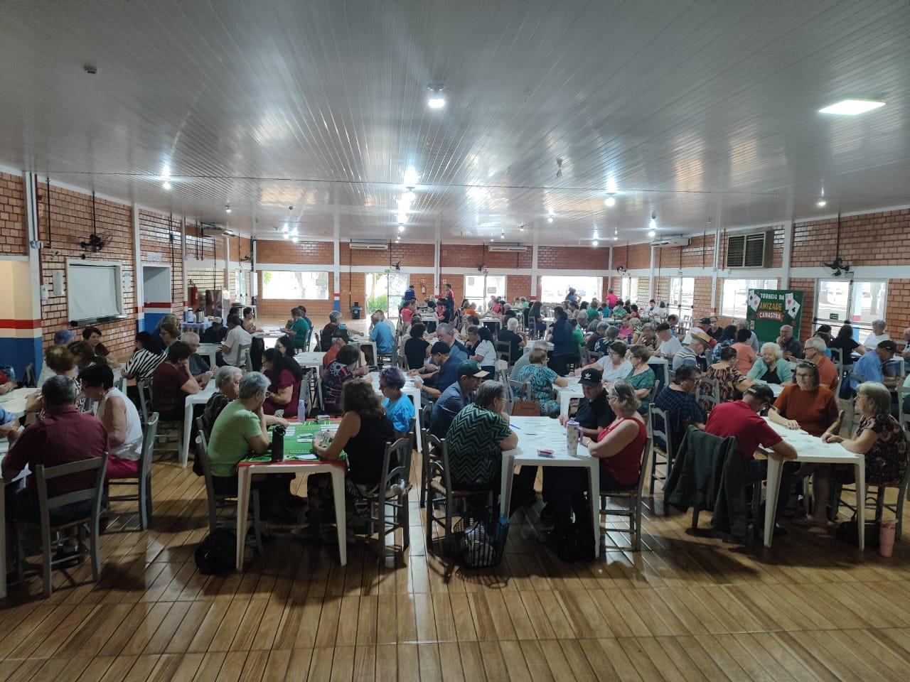 TORNEIO DA AMIZADE REÚNE 82 DUPLAS DE CANASTRA E CELEBRA INTEGRAÇÃO DE MULHERES E PESSOA IDOSA EM PALOTINA